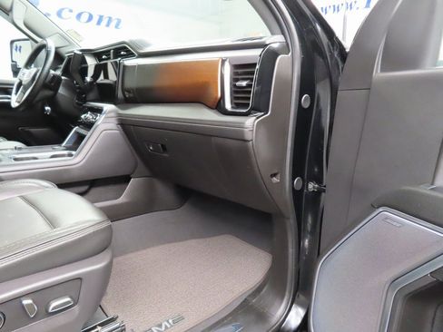 Used 2024 GMC Sierra 3500 Denali w/ Denali Reserve Package image 35