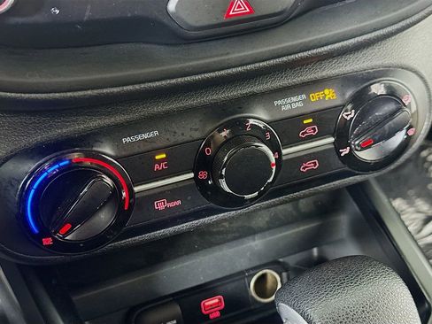 Used 2021 Kia Soul LX FWD image 27