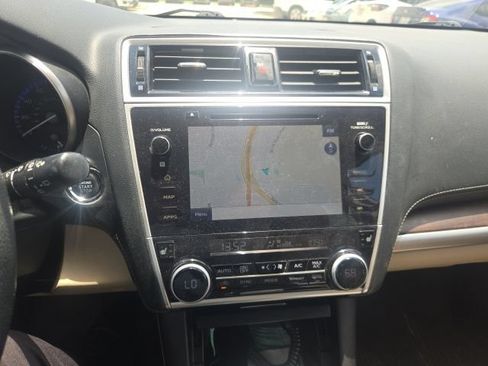 Used 2018 Subaru Outback 2.5i Limited AWD/4WD image 11