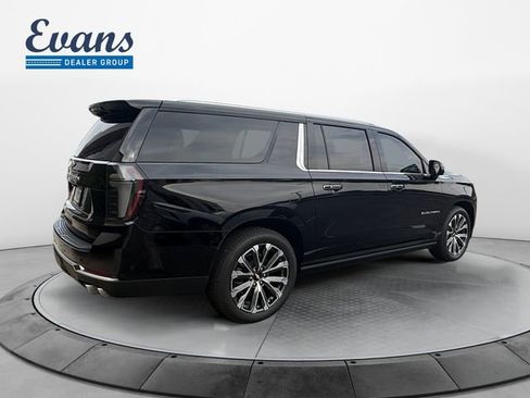 Used 2025 Chevrolet Suburban High Country AWD/4WD image 6