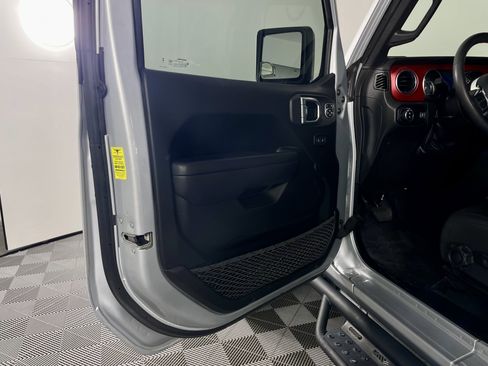 Certified 2023 Jeep Gladiator Rubicon w/ Cold Weather Group image 14