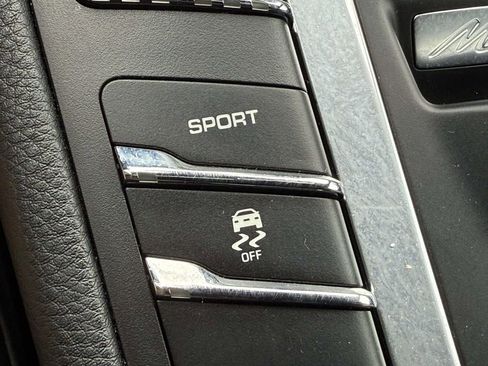 Used 2018 Porsche Macan image 25