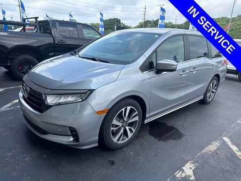 Used 2023 Honda Odyssey Touring image 3