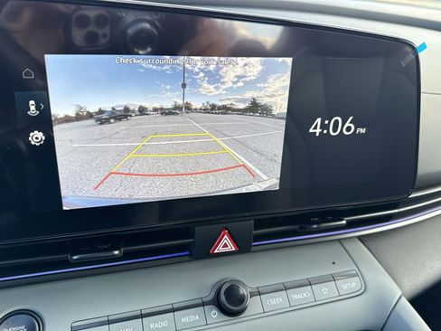 New 2025 Hyundai Elantra Limited image 19