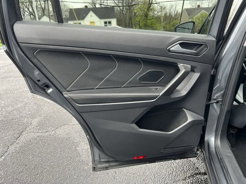 Used 2022 Volkswagen Tiguan SE w/ Panoramic Sunroof Package image 25