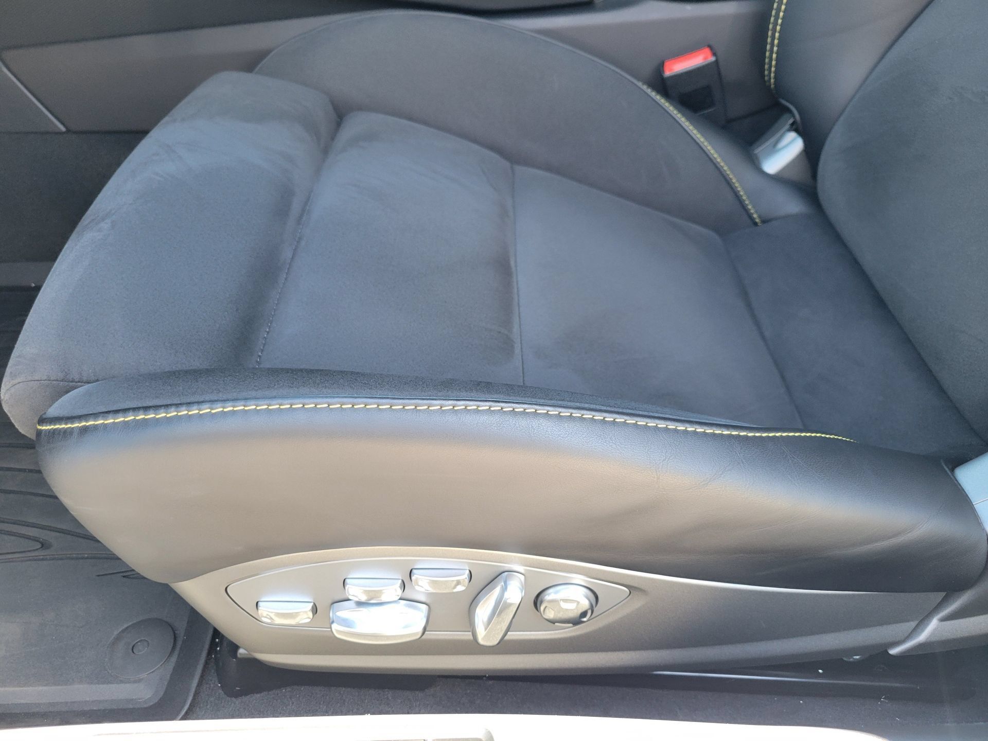 Certified 2023 Porsche 718 Boxster Spyder RWD image 25