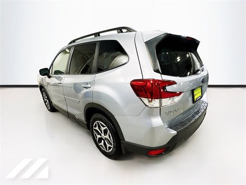 Certified 2022 Subaru Forester Premium image 7