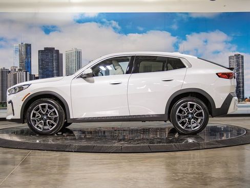 Certified 2024 BMW X2 xDrive28i w/ Premium Package image 6