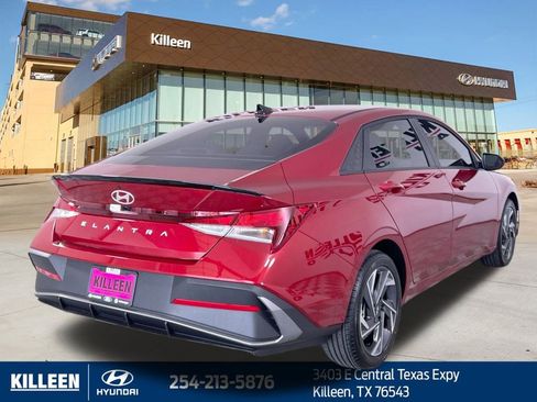 Used 2025 Hyundai Elantra Sport image 9