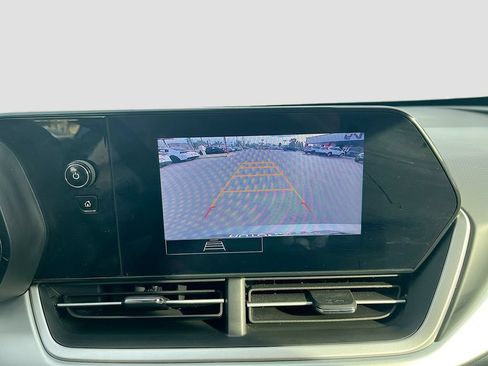 Used 2024 Chevrolet Trax RS FWD image 13