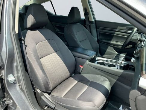 Used 2024 Nissan Altima 2.5 SV FWD image 16