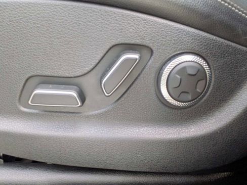 Used 2023 Genesis GV70 2.5T AWD/4WD image 21