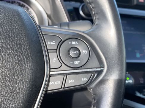 Used 2018 Toyota Camry XLE image 22