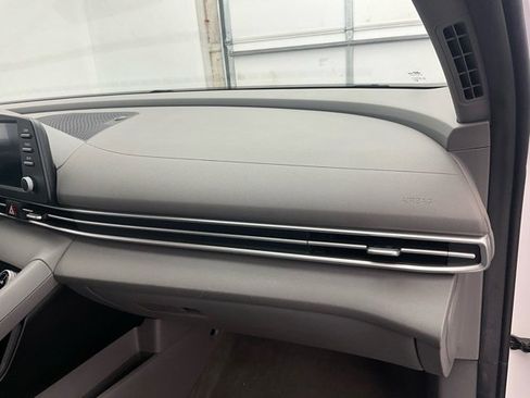 Used 2023 Hyundai Elantra SEL image 9