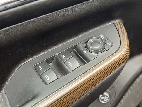 Certified 2023 GMC Acadia SLE w/ Driver Convenience Package image 15