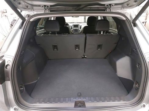 Used 2024 Chevrolet Equinox LT w/ Driver Convenience Package image 12