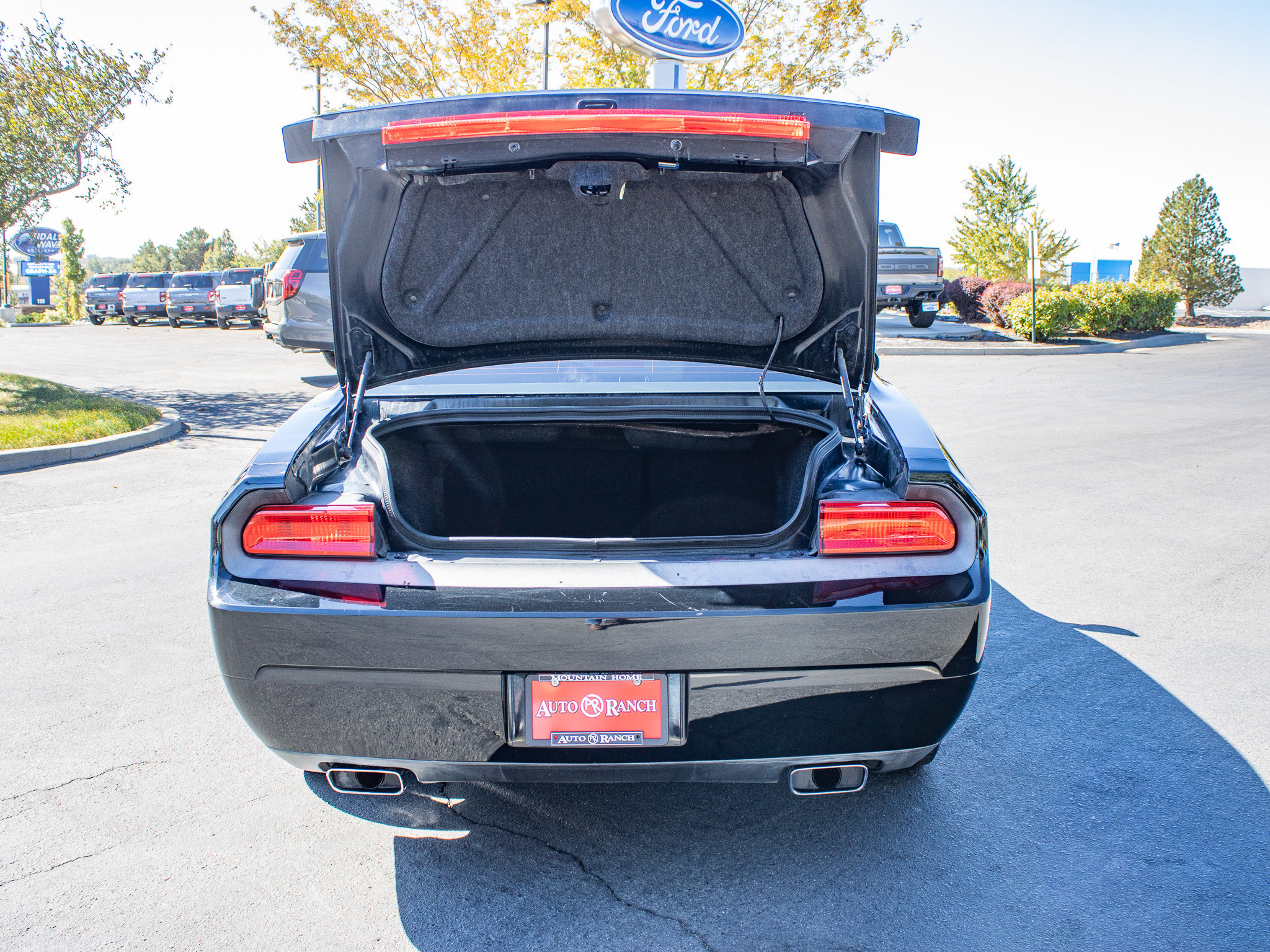 Used 2014 Dodge Challenger R/T RWD image 10
