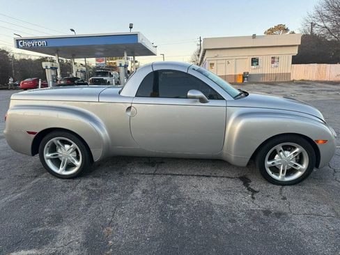 Used 2004 Chevrolet SSR w/ Preferred Equipment Group image 6
