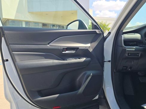 Certified 2025 Toyota Grand Highlander FWD image 21