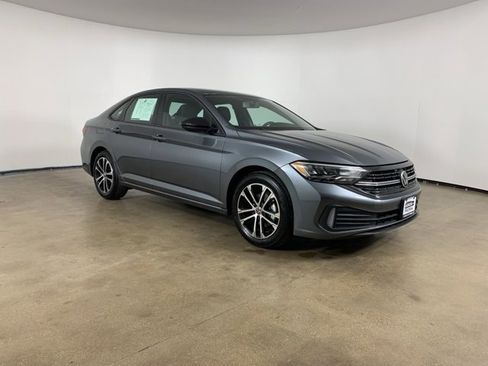 Used 2022 Volkswagen Jetta Sport image 5