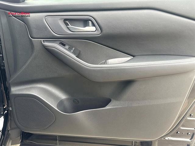 Certified 2025 Nissan Rogue SV FWD image 12