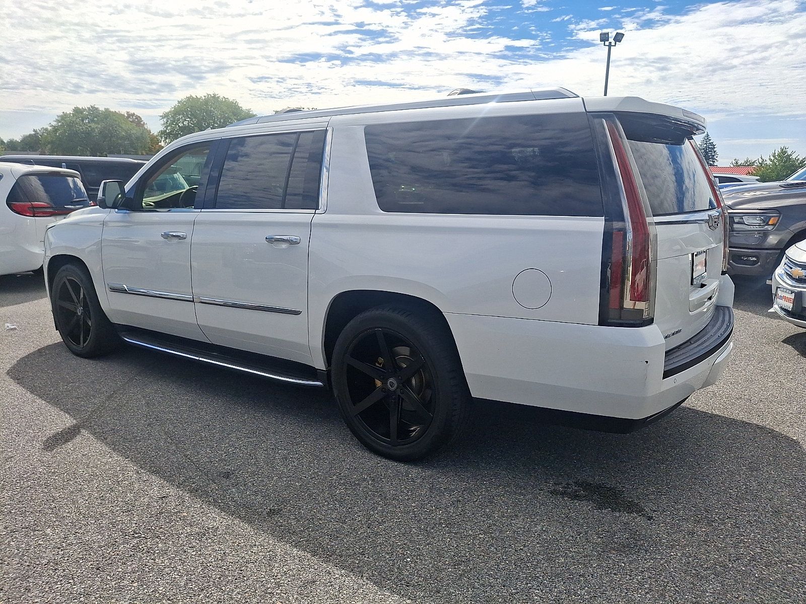 Used 2016 Cadillac Escalade ESV Premium AWD/4WD image 4