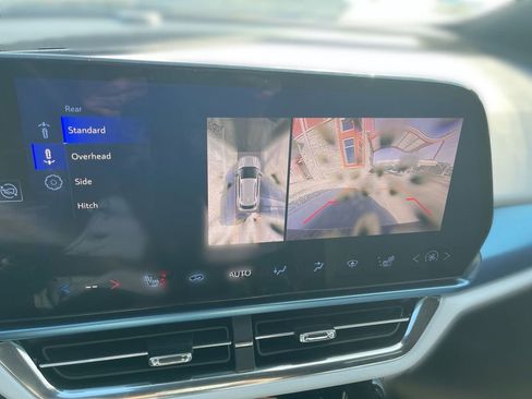 Used 2025 Chevrolet Equinox EV LT image 18