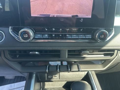 Used 2025 Chevrolet Colorado LT w/ Advanced Trailering Package AWD/4WD image 24