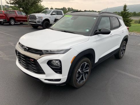 Used 2022 Chevrolet TrailBlazer RS w/ Technology Package AWD/4WD image 3