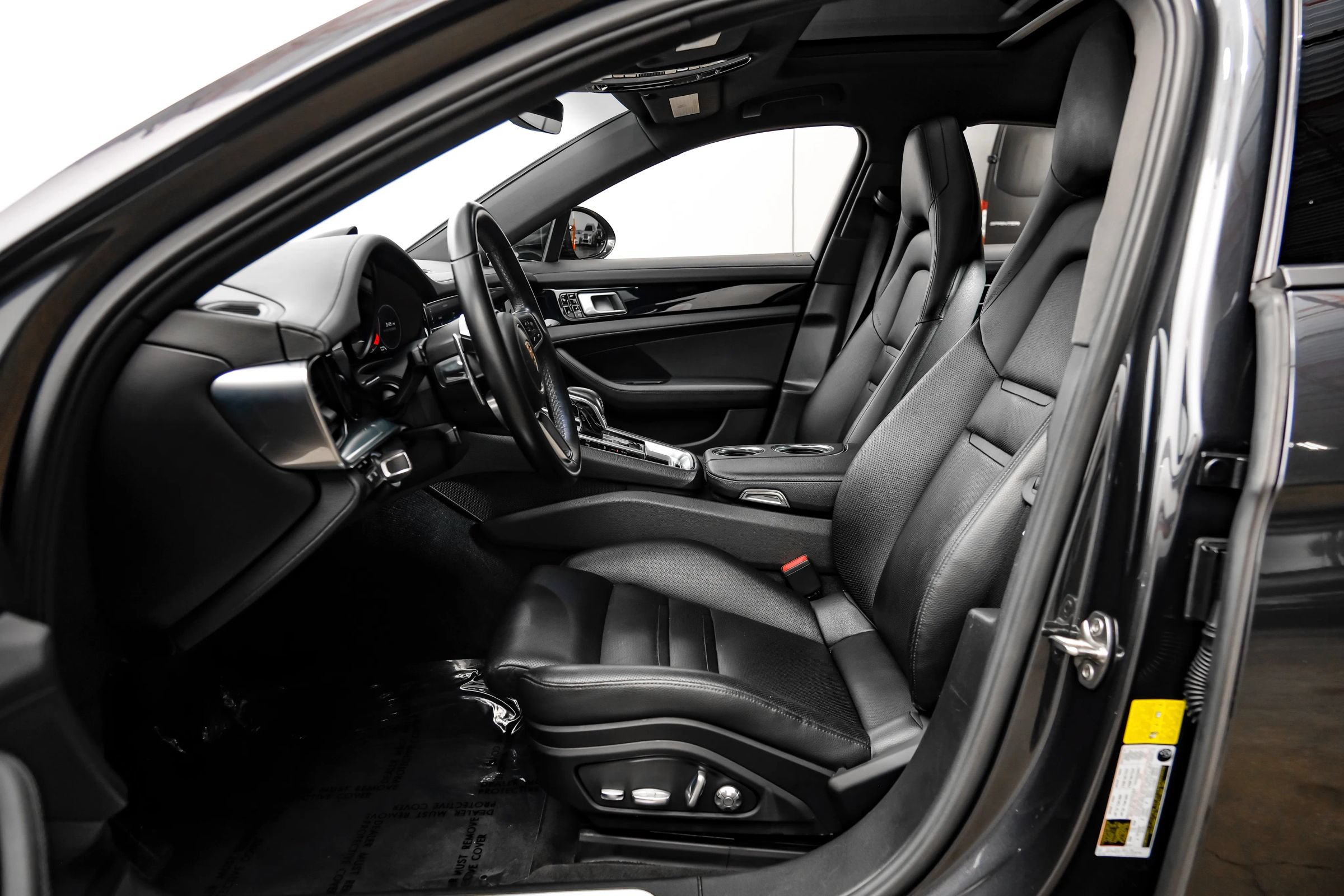 Used 2018 Porsche Panamera image 39