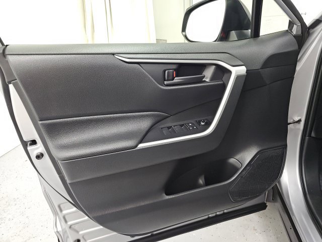 Certified 2025 Toyota RAV4 LE AWD/4WD image 13