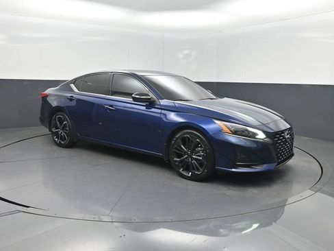Used 2023 Nissan Altima 2.5 SR w/ SR Premium Package FWD image 34