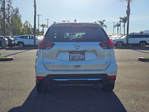 Used 2017 Nissan Rogue SV w/ SV Premium Package FWD image 6