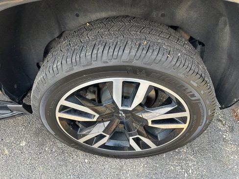 Used 2020 Chevrolet Suburban Premier w/ RST Edition image 26