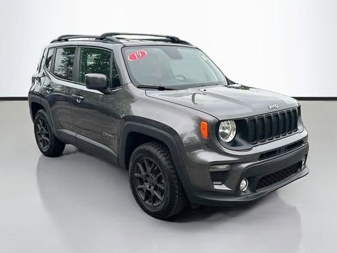 Used 2019 Jeep Renegade Latitude w/ Cold Weather Group AWD/4WD image 3