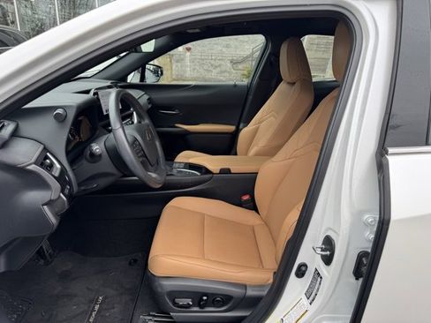 Used 2024 Lexus UX 250h AWD w/ Premium Package image 11