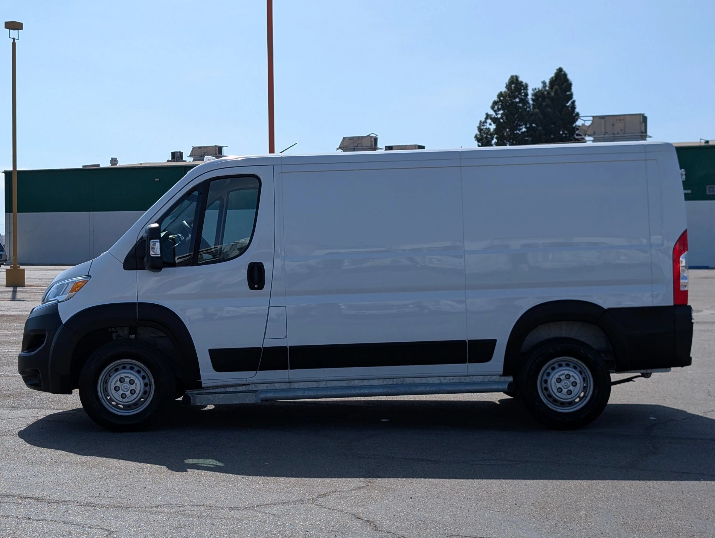 Used 2025 RAM ProMaster 2500 w/ U-Haul Equipment Group FWD image 4