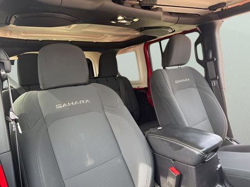 Used 2019 Jeep Wrangler Unlimited Sahara AWD/4WD image 16