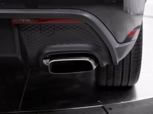 Certified 2025 Porsche Macan image 37