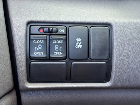 Used 2016 Honda Odyssey SE image 16