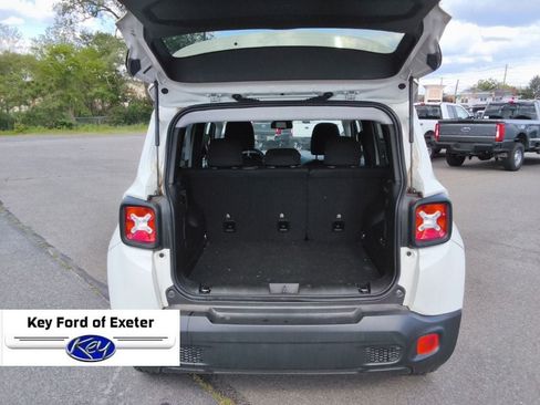 Used 2023 Jeep Renegade Latitude w/ Premium Group AWD/4WD image 15