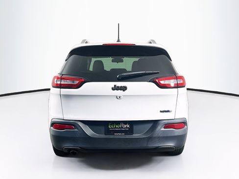Used 2016 Jeep Cherokee Latitude FWD image 7