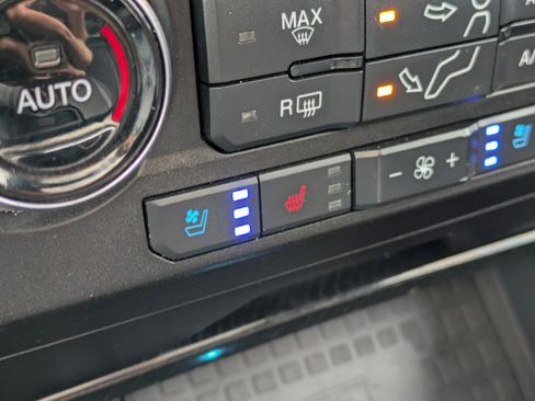 Used 2021 Ford F250 Platinum w/ FX4 Off-Road Package AWD/4WD image 27