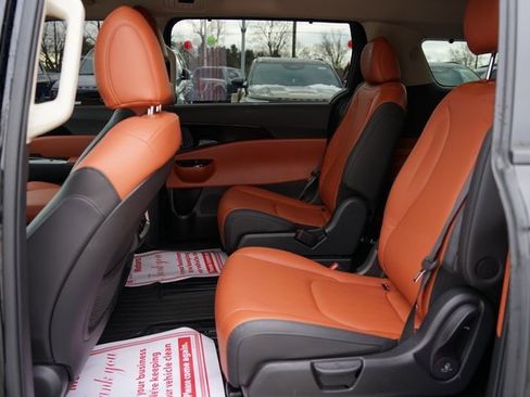 Used 2024 Kia Carnival SX image 9