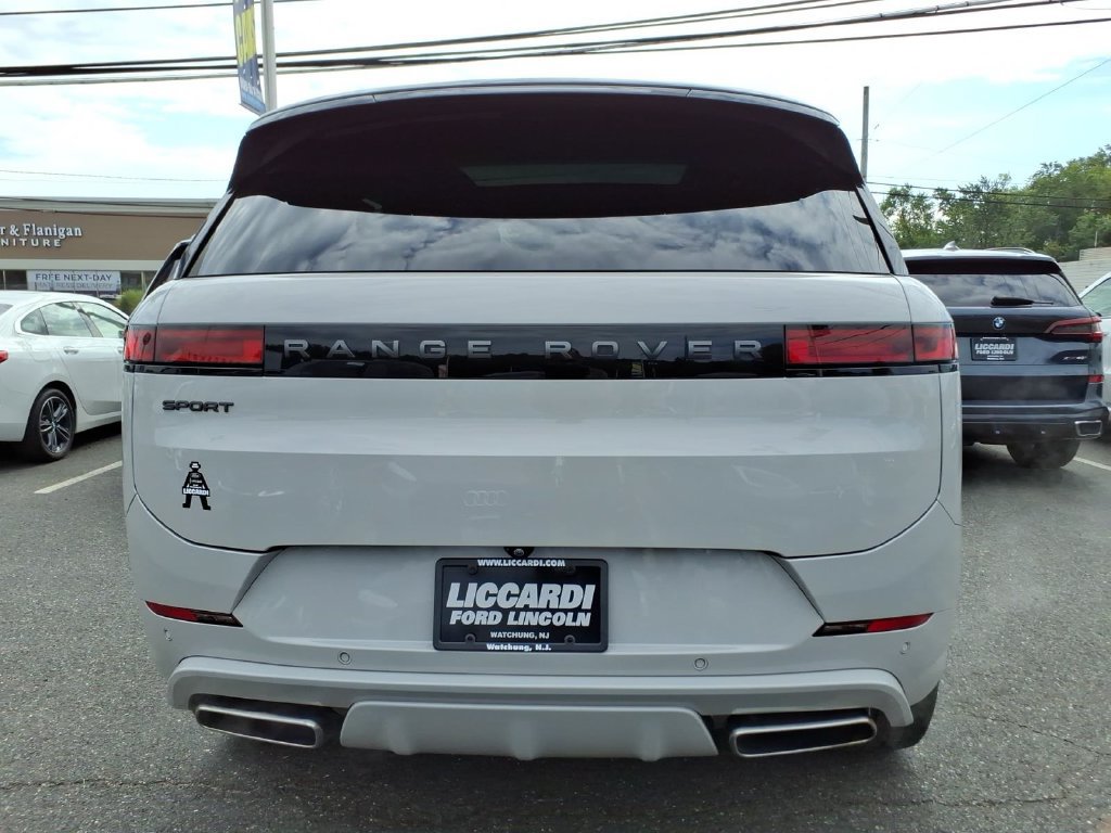 Used 2024 Land Rover Range Rover Sport Dynamic SE AWD/4WD image 6