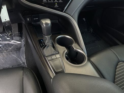 Used 2022 Toyota Camry SE FWD image 16