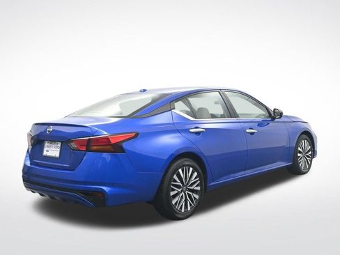 Used 2025 Nissan Altima 2.5 SV FWD image 6