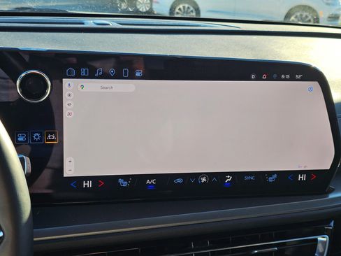 Used 2024 Chevrolet Traverse LT image 28