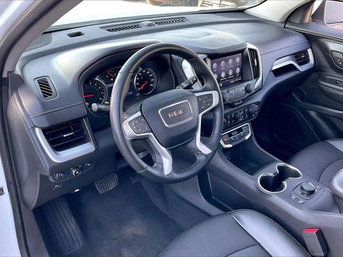 Used 2024 GMC Terrain SLT image 14
