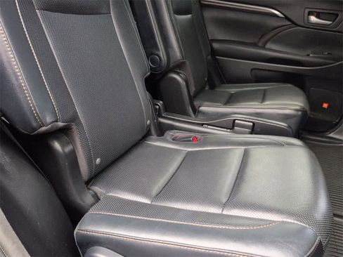 Used 2016 Toyota Highlander Limited Platinum image 22